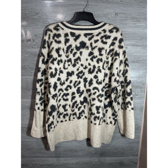 Womens Pol Oversized Leopard Print Sweater Size Medium - Picture 7 of 8